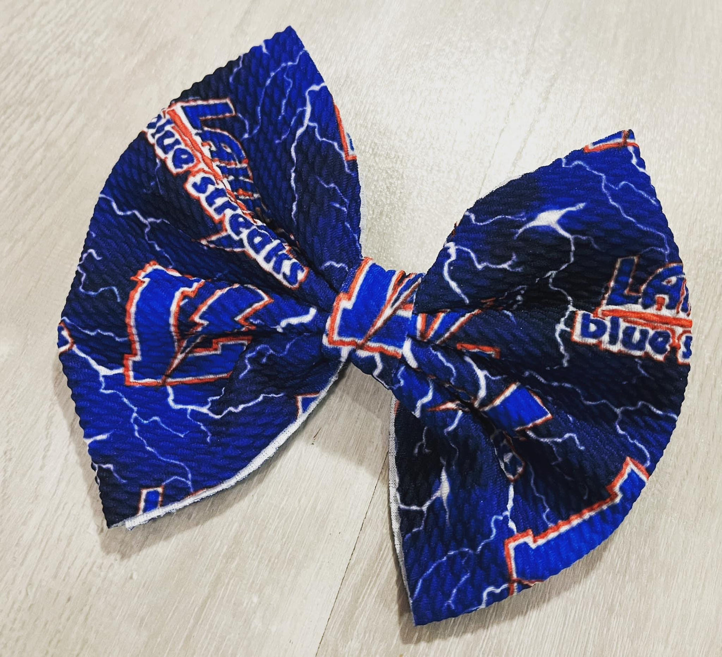 Lake Lightning Clip In Bow