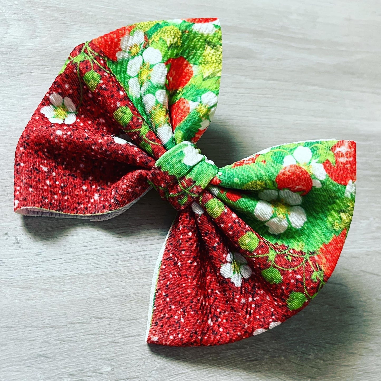 Strawberry Drip Clip In Bow
