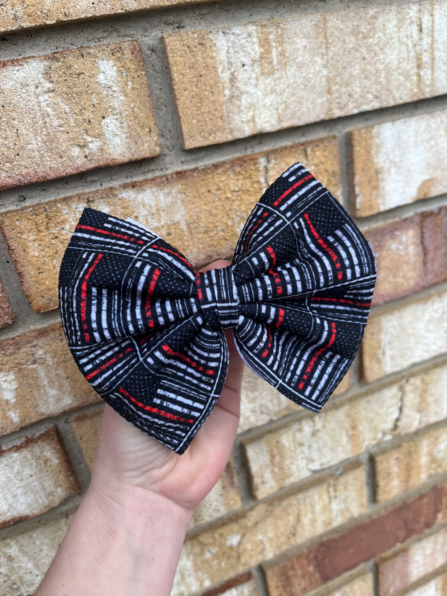 Red Line Flag Clip In Bow